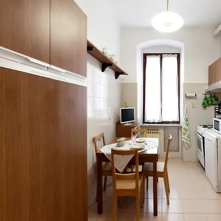 Dolphin House 公寓 *